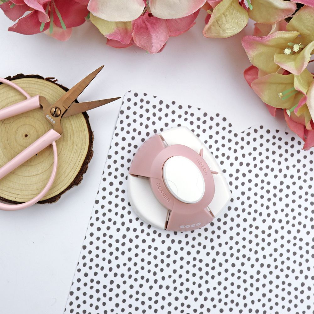 Troqueladora de esquinas y bolsillos COCO. Alúa Cid 1 Troqueladora de esquinas y bolsillos COCO. Alúa Cid